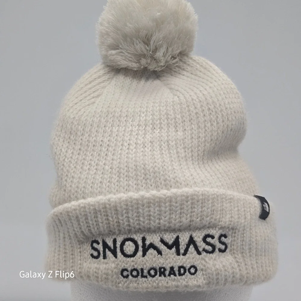 The North Face Snowmass Colorado Beanie Hat Cream Pom Pom Unisex NF0A7RGI F22